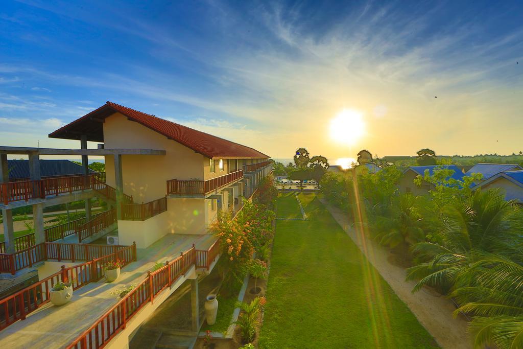 Marina Beach Passikudah Exterior foto